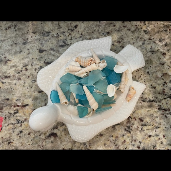 Porcelain, Sea glass, and Seashell Home Décor - Picture 2 of 2